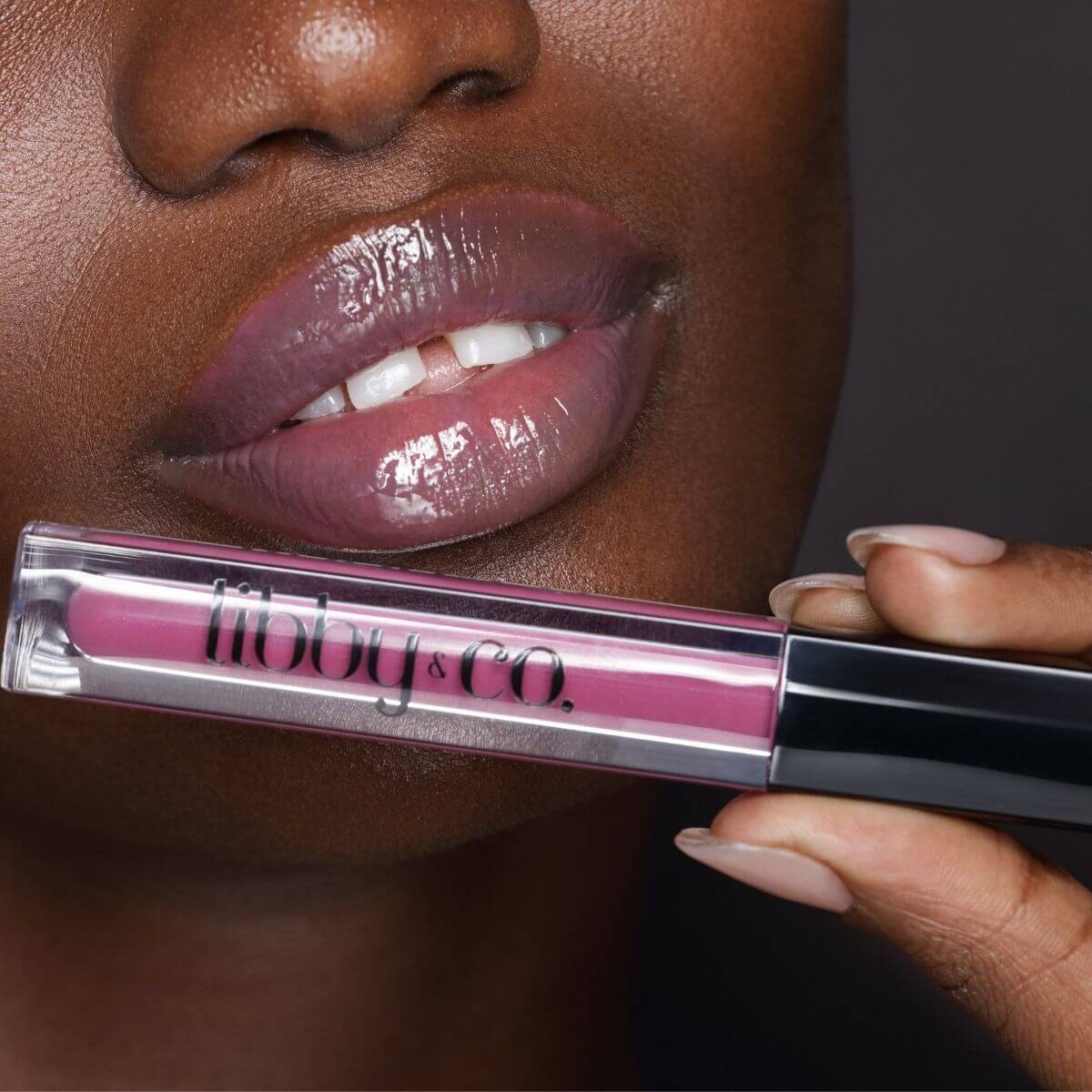 Plumping Lip Gloss (Berry Pout)