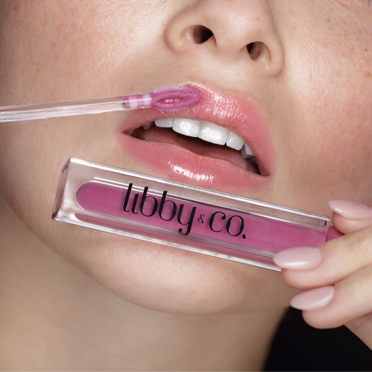 Plumping Lip Gloss (Berry Pout)