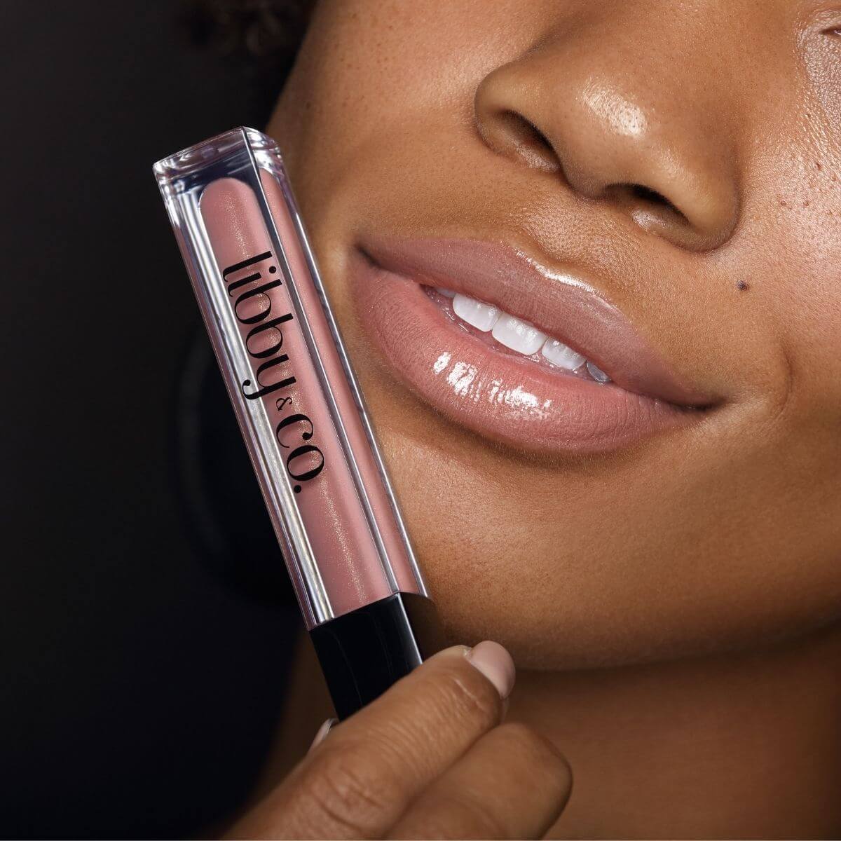Plumping Lip Gloss (Nude Pout)