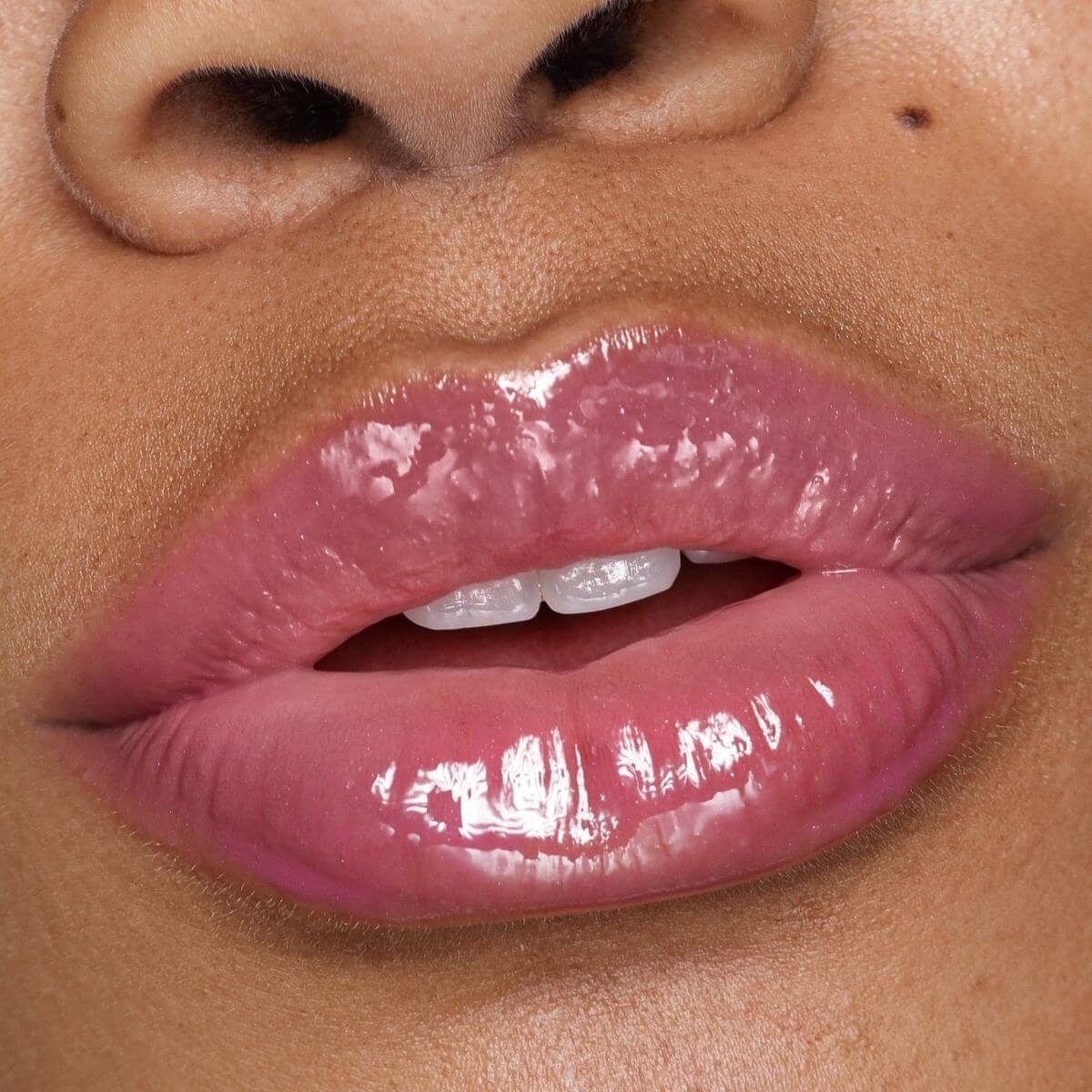 Plumping Lip Gloss (Berry Pout)